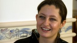 Laiklik Ruj Sürüp İçki Almak Değil