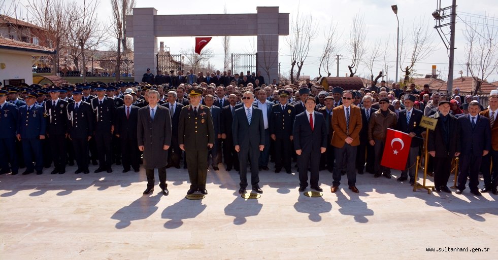 18 MART ÇANAKKALE VE ŞEHİTLER GÜNÜ NEDENİYLE ŞEHİTLİKTE RESMİ TÖREN DÜZENLENDİ