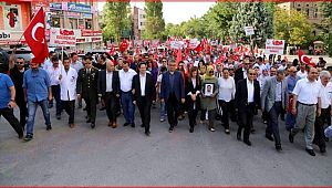 AKSARAY'DA DEMOKRASİ VE ŞEHİTLER MİTİNGİ