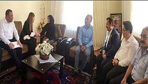 AK PARTİ HEYETİ, ŞEHİT AİLELERİNİ ZİYARET EDEREK BAYRAMLARINI KUTLADI