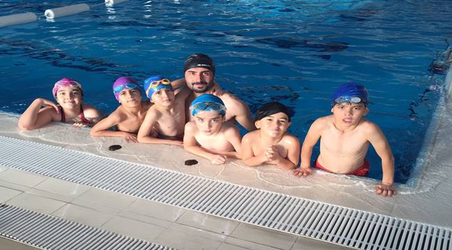 TEOG EK PUANI ALMAK İÇİN YÜZME KURSUNA GİDİYORLAR