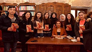ZİNCİRİYE MEDRESESİ’NDE "BAŞKASININ SINIRLARINDA ŞAİR" KİTABI ÜZERİNE SÖYLEŞİ