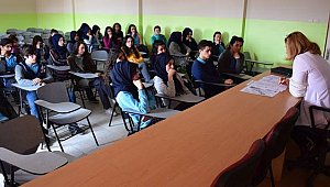 AKSARAY’DA SAĞLIK ÖĞRENCİLERİNE LYS BİLGİLENDİRME SUNUMU YAPILDI