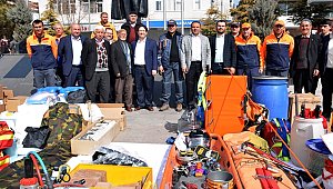 BAŞKAN YAZGI, AFAD SERGİSİNİ GEZEREK, BAŞARILI ÇALIŞMALARA İMZA ATAN EKİBİ KUTLADI