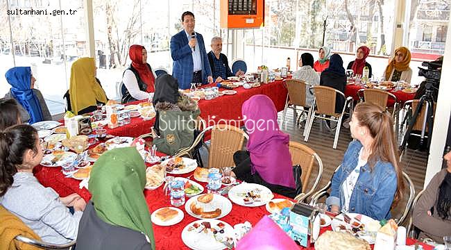 BAŞKAN YAZGI, ANADOLU MEKTEBİ OKUMA GRUBU ÖĞRENCİLERİYLE BULUŞTU