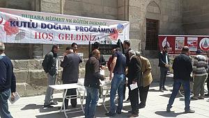 BUHARA HİZMET VE EĞİTİM DERNEĞİ AKSARAY DA 700 ADET KİTAP DAĞITTI