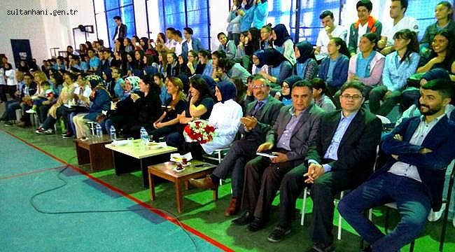 AKSARAY'DA HEMŞİRE ADAYLARINDAN HEMŞİRELER GÜNÜ KUTLAMASI