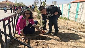 AKSARAY DA ÖZEL ÇOCUKLAR FİDAN DİKEREK MUTLU OLDULAR