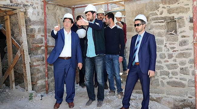 BAŞKAN YAZGI,2 KILIÇASLAN HAMAMINDA RESTORE ÇALIŞMALARINI İNCELEDİ