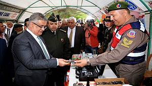 VALİ PEKMEZ 'ÜLKEMİZDE SON YILLARDA KARA YOLLARINDA ÖNEMLİ ÇALIŞMALAR YAPILDI'