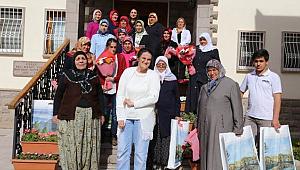 YEŞİM PEKMEZ HANIMEFENDİ ANNELERİN ANNELER GÜNÜNÜ KUTLADI