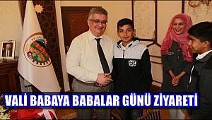 KORUMA ALTINDAKİ ÇOCUKLARDAN VALİ BABAYA ‘BABALAR GÜNÜ’ ZİYARETİ