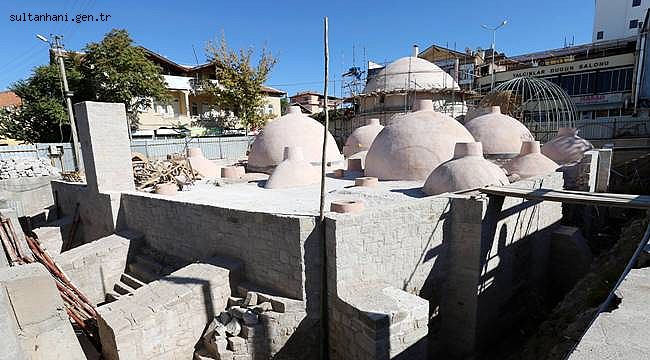 AKSARAY'DA KADERİNE TERK EDİLEN HAMAM TİTİZ ÇALIŞMAYLA YENİDEN ORTAYA ÇIKIYOR