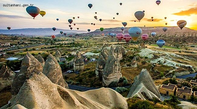 ÜÇ AYDA TURİZMDEN 11 MİLYAR GELİR