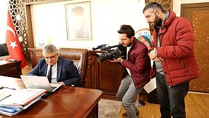 AA'NIN "YILIN FOTOĞRAFLARI" OYLAMASINA VALİ PEKMEZDE OY KULLANDI