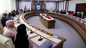 AKSARAY'DA 32 ÜLKEDEN BİN CİVARINDA ULUSLARARASI ÖĞRENCİ VAR