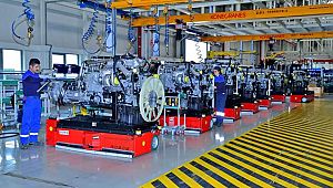 MERCEDES-BENZ TÜRK AKSARAY KAMYON FABRİKASI’NDA 22 ADET AGV ÜRETİME DESTEK VERİYOR