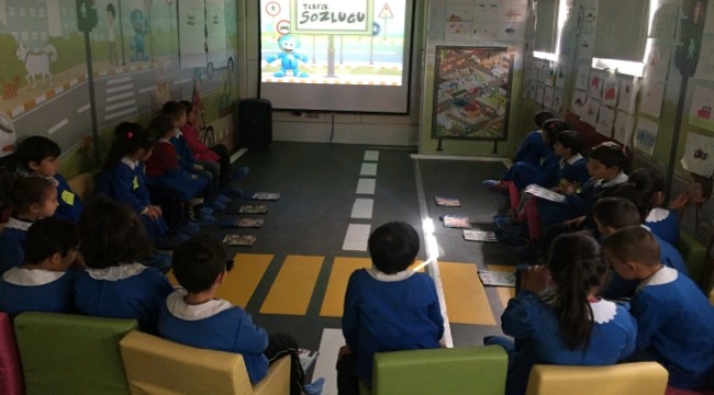 Mercedes-Benz Türk’ün Trafik Ateşböceği, Aksaraylı çocuklarla buluşuyor