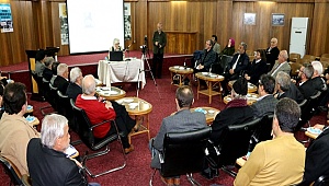 İKİNDİ SOHBETLERİNDE 'POSTNİŞİN ABDÜLHALİM ÇELEBİ VE SİYASİ HAYATI' KONUŞULDU