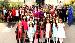 AKSARAY KAMBER GÜLÜZAR DEMİR İLKOKULU 4 / B SINIFINDA MEZUNİYET COŞKUSU