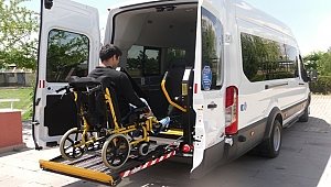 AİLE VE SOSYAL POLİTİKALAR BAKANLIĞINDAN AKSARAY REHABİLİTASYON MERKEZİNE TAM TEŞEKKÜLLÜ ENGELLİ ARACI