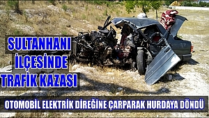 SULTANHANI İLÇESİNDE TRAFİK KAZASI, OTOMOBİL ELEKTRİK DİREĞİNE ÇARPTI