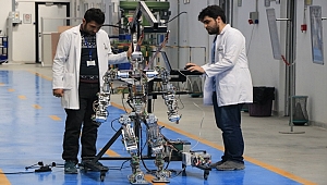 İNSANSI ROBOT AKINCI-4 ÜSTÜN YETENEKLERİYLE DİKKATİ ÇEKİYOR