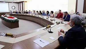 REKTÖR ŞAHİN ÖĞRENCİLERLE HASBİHAL TOPLANTISINDA BULUŞTU