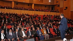PROF. DR. SERVET ÖZDEMİR AKSARAY'DA 2023 EĞİTİM VİZYON BELGESİ KONULU KONFERANS VERDİ