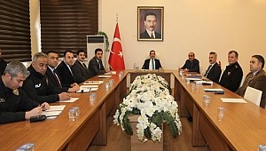 VALİ ALİ MANTI BAŞKANLIĞINDA AKSARAY'DA ÜNİVERSİTE GÜVENLİK KOORDİNASYON KURULU TOPLANTISI