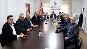 GÜVEN TAZELEYEN EMİN KOÇAK'A MUHTARLARDAN HAYIRLI OLSUN ZİYARETİ