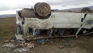 AKSARAY'DA SÜT VE AYRAN ÜRETİMİ YAPAN FABRİKA ARACI KAZA YAPTI