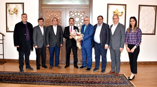 TÜRK HAVA KURUMU AKSARAY ŞUBE BAŞKANI VE ÜYELERİ VALİSİ ALİ MANTI'YI ZİYARET ETTİ