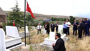 VALİ ALİ MANTI ŞEHİT HASAN ATAY'IN MEZARINI ZİYARET ETTİ