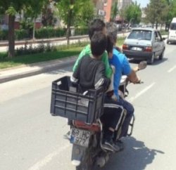Aksaray Da Motosikletle Aile Boyu Tehlikeli Yolculuk...