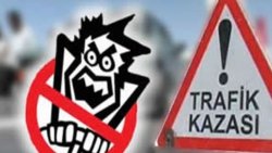 Aksarayda Trafik Kazası Tır Otomobili Metrelerce Sürükledi