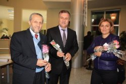 Aksarayda Kutlu Doğum Haftası Nedeniyle 2 Bin Adet çiçek Dağıtıldı...