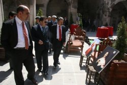 Aksaray'da 'eski Dostlar Resim Sergisi' Açıldı...