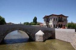 Aksaraydaki 800 Yıllık Tarihi Köprüler Göz Kamaştırıyor