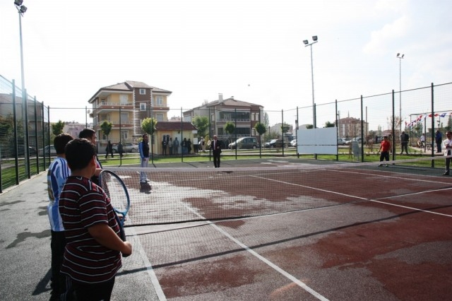 Aksaray Belediyesi Yaptığı Tenis Kortuyla Aksaray’da Bir İlke İmza Attı
