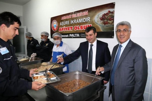 Aksaray Belediyesinden Polis Okulu öğrencilerine Aşure İkramı