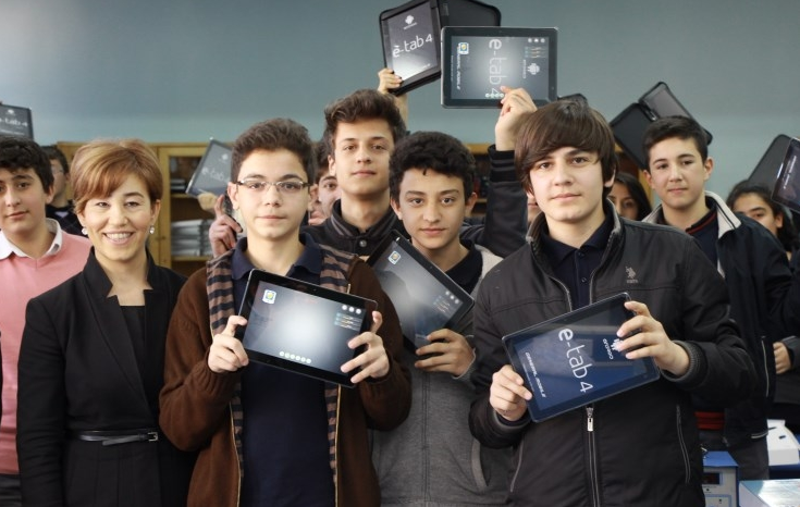 Aksaray'da öğretmen Ve öğrencilere Tablet Bilgisayar Dağıtıldı