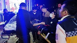 AKSARAY'DA İKİ OTOMOBİL ÇARPIŞTI 4 YARALI