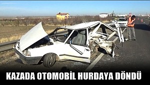 AKSARAY'DA TRAFİK KAZASI, KAZADA OTOMOBİL HURDAYA DÖNDÜ