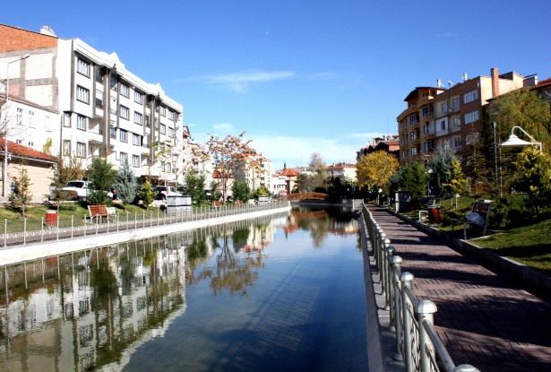 Aksaray'ın Ortasından Geçen Mavi çizgi