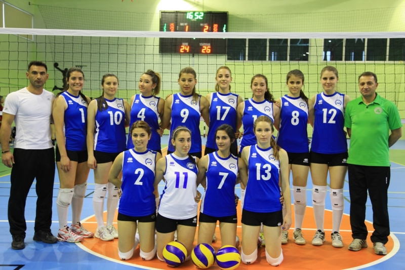 Asü Bayan Voleybol Takımı Liderliğe Yükseldi