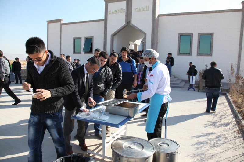 Asü Kampüsünde öğrencilere Aşure İkram Edildi