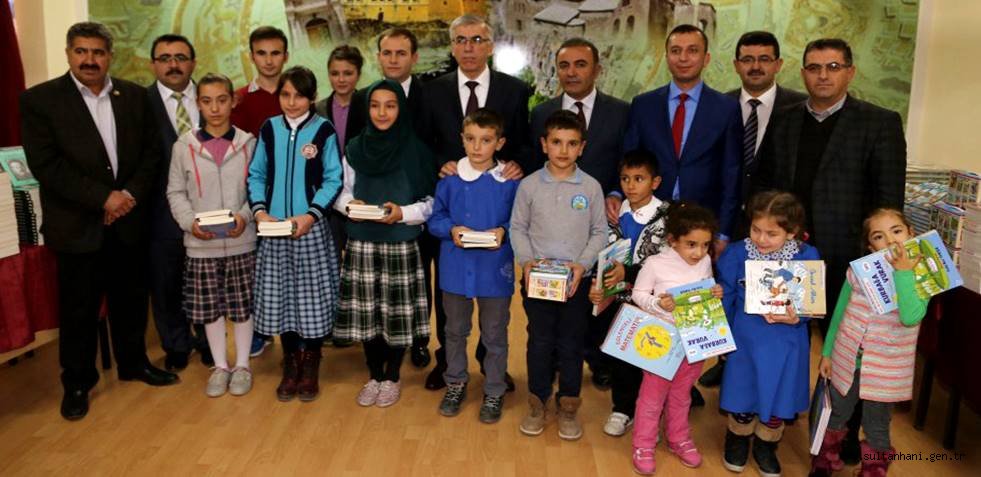 BAŞUCUMDAKİ DOST KİTAP