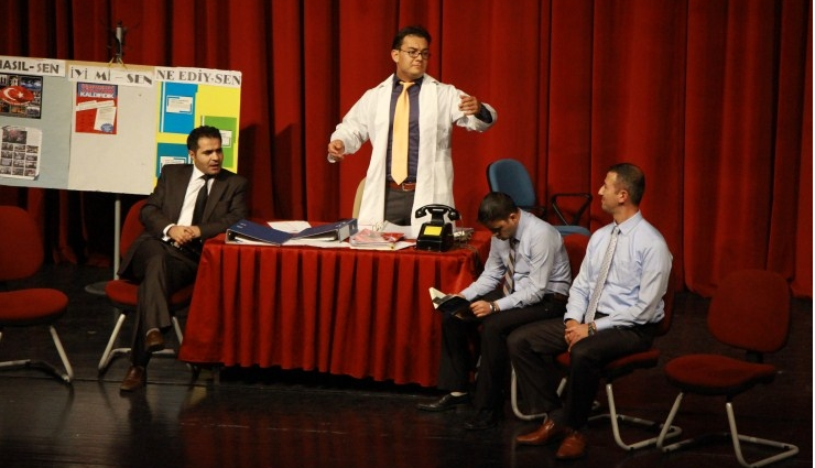 Bir Zamanlar Eğitim Adlı Tyatro Oyunu Büyük İlgi Gördü