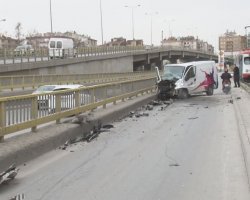 Konya'da Kamyonet Tramvayla çarpıştı: 2 Yaralı,,,